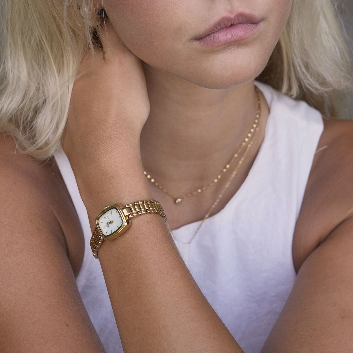 Aurora · Reloj de Mujer Dorado con Detalle de Perla