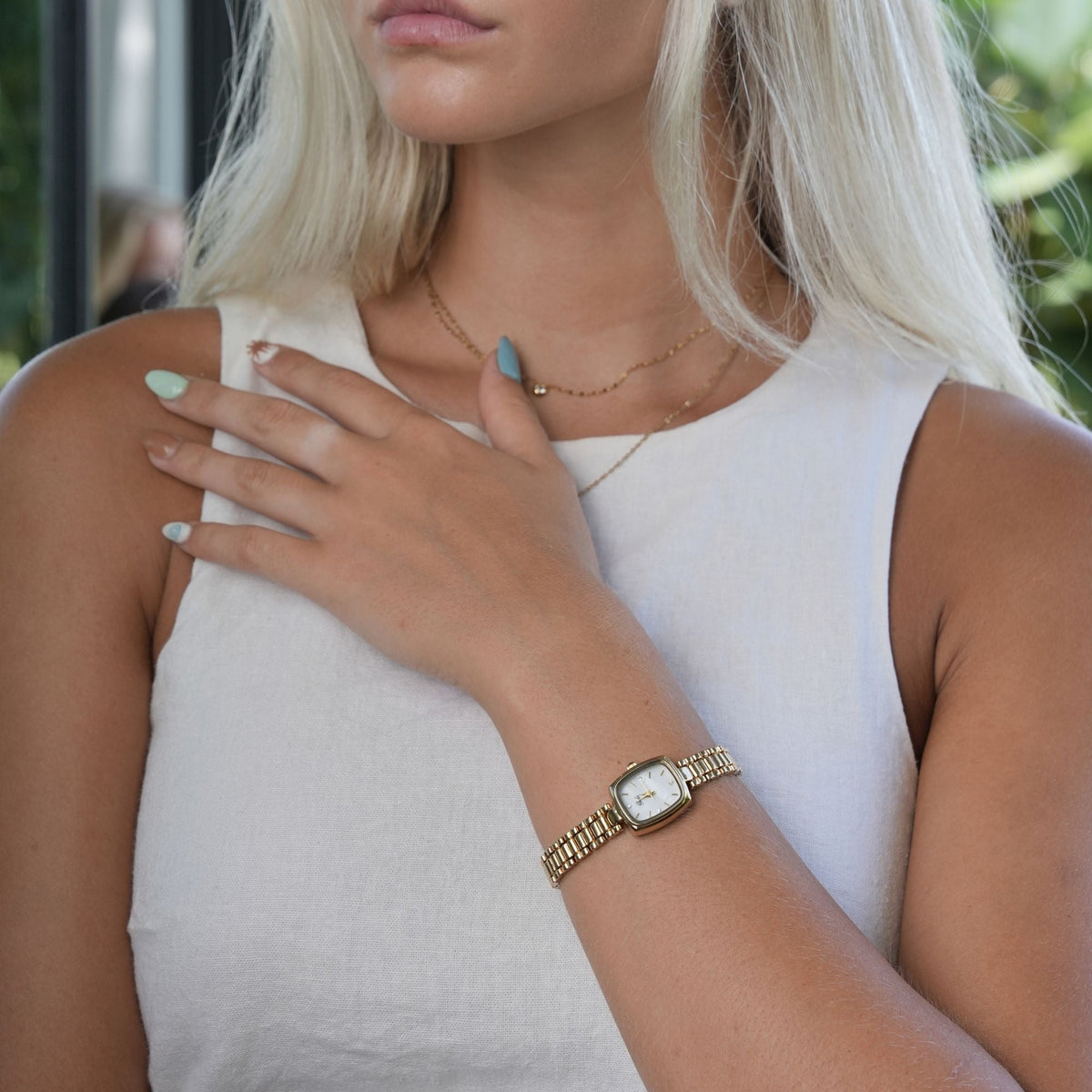 Aurora · Reloj de Mujer Dorado con Detalle de Perla