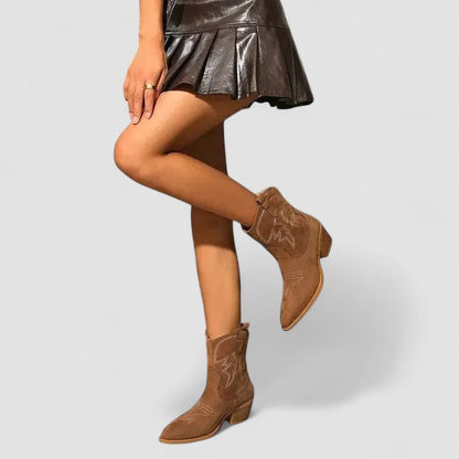 Aurora | Botines western con bordados elegantes