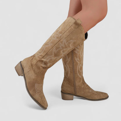 Valentina | Botas western bordadas de tacón bajo