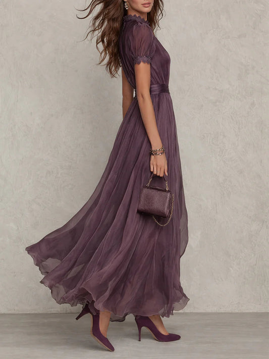 Prunelle · Vestido Maxi de Muselina Violeta con Cuello Corazón y Ribete de Encaje